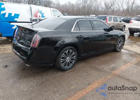 2012 Chrysler 300 S V8 z USA, uszkodzony, nr VIN 2C3CCAJT1CH163893